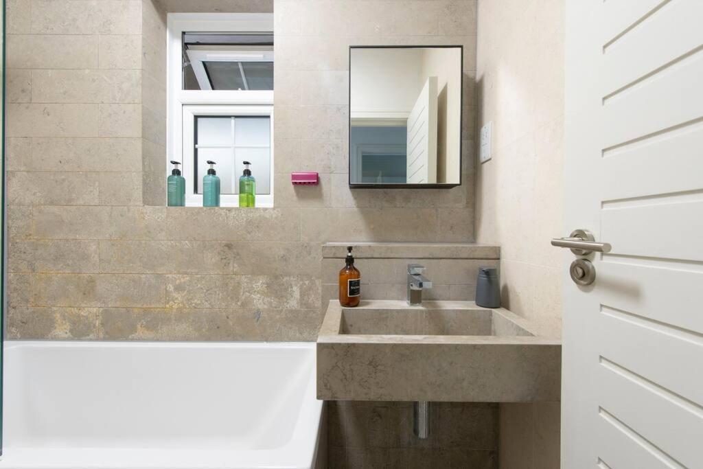 2 Bedroom Modern Urban Sanctuary 1Cc - Cherrydeal 伦敦 外观 照片